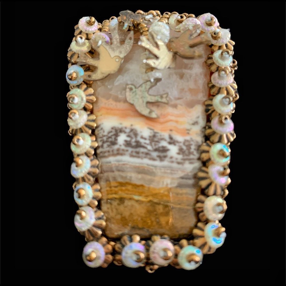 Vintage picture agate gold beaded hand crafted 1980’s artistic brooch